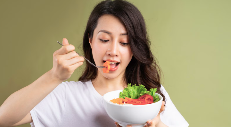 How Your Diet Shapes Your Dental Health: Foods, Drinks, and Tips for a Stronger Smile